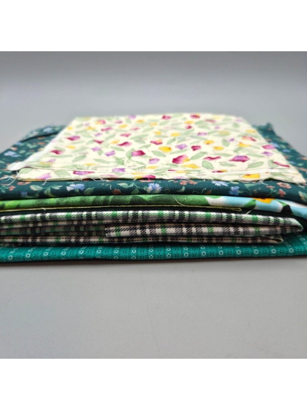 1 lb Green Quilting Fabric Scraps Lot Cotton Material Crafting Prints Bundle